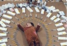 Matt Taylor, je elektroinženjer koji tvrdi da ima dokaze da se u Covid vakcinama nalaze nanočipovi koji se sami sastavljaju kad su podvrgnuti elektromagnetskom zračenju.